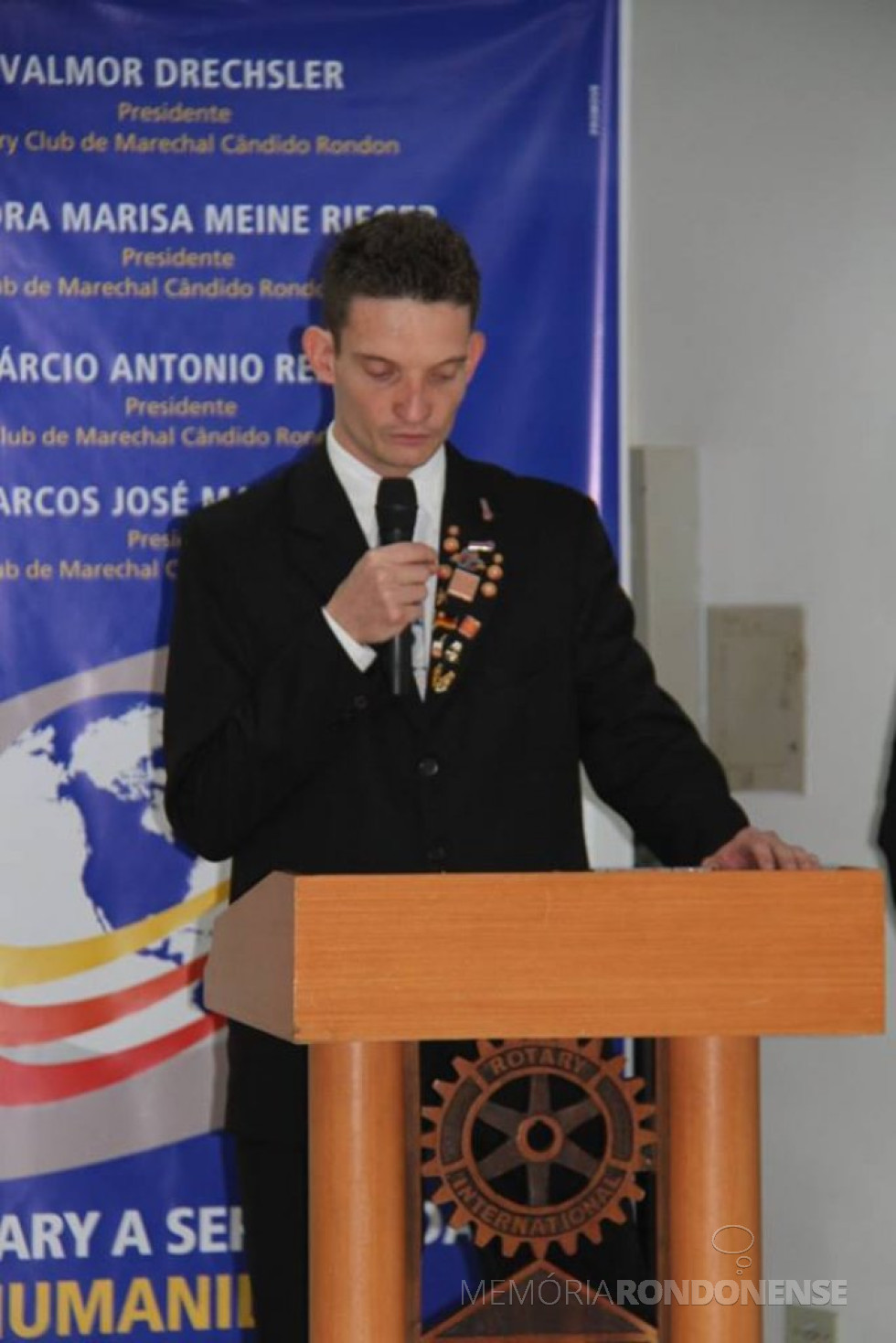 || Rondonense Maico Pfeifer tomando posse no Rotaract Club de Marechal Cândido Rondon, em julho de 2015.
Imagem: Acervo pessoal - FOTO 9 -