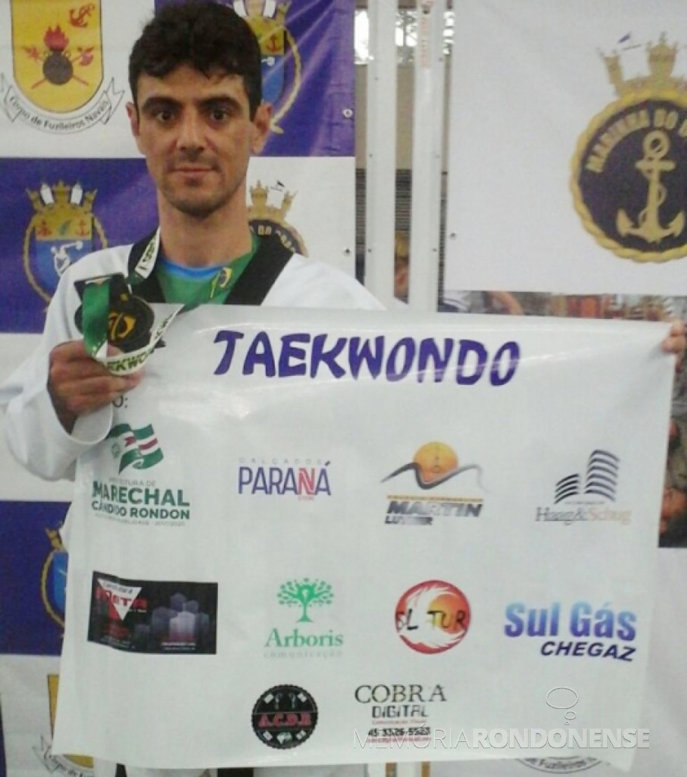 || Atleta rondonense Pedro Alencar que sagrou-se em 3º lugar no Campeonato Brasileiro de Taekwondo, na cidade do Rio de Janeiro, em setembro de 2017. 
Imagem: Acervo Portal Rondon - FOTO 11 - 