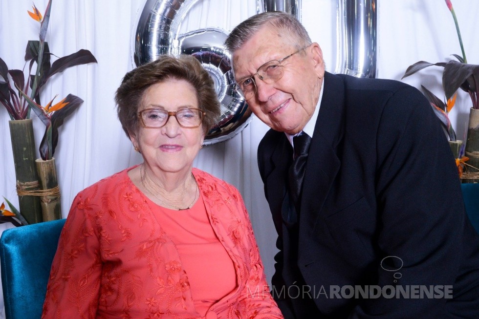 || Casal pioneiro Elli e Raul Schöne que festejou as suas Bodas  de Diamante, em maio de 2018. 
Imagem: Acervo da família - FOTO 16 - 