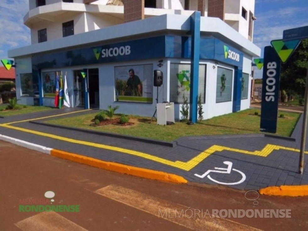 || Vista da agência do SICOOB - Marechal Cândido Rondon na sede municipal de Quatro Pontes, inaugurada em 09 de novembro de 2015. Imagem: Acervo AquiAgora.net – FOTO 12 - 


