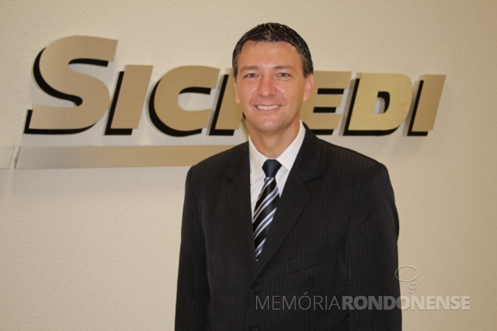 || Gilson Metz que assumiu a diretoria de negócios da Sicredi Aliança PR/SP, em 18 de maio de 2015. 
Imagem: Acervo AquiAgora.net - FOTO 7 - 