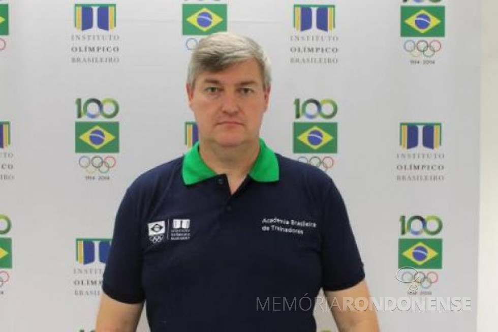 || Árbitro internacional de judô, o rondonense Wilson Holbold convocado para arbitrar competições, em novembro de 2018.
Imagem: Acervo Unioeste - FOTO 4 -