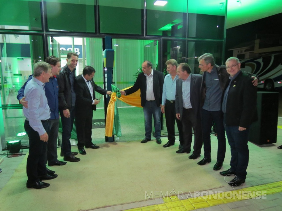 || Inauguração da nova agência do SICOOB - Marechal Cândido Rondon, em final de julho de 2018. 
Da esquerda à direita: deputado estadual Elio Lino Rusch, empresário Felipe Niedermayer (grupo Blume), prefeito municipal Marcio Andre Rauber, Luciano Cremonese, diretor-presidente do SICOOB-MCR;  prefeito municipal de Quatro Pontes, João Laufer;  prefeito municipal de Nova Santa Rosa, Norberto Pinz;  Marino Delgado, presidente do Sicoob/Unicoob no Paraná;  Gainor Sabka, vice-presidente do Sicoob - MCR e Gerson Froehner, presidente da Associação Comercial e Empresarial de Marechal Cândido Rondon (Acimacar). 
Imagem: Acervo O Presente - Crédito: Joni Lang - FOTO 18 -