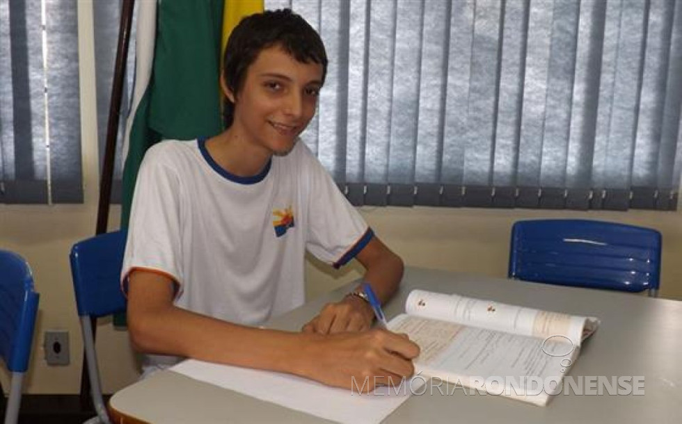 || Thiago Alessi Reichert,  classificado entre os 500 melhores alunos na Olímpíada de Matemática das Escolas Públicas, em novembro de 2016. 
Imagem: Acervo O Presente - FOTO 12 -
