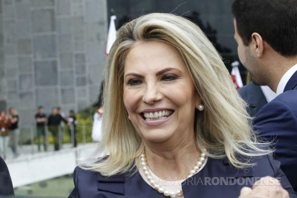 || Cida Borghetti depois de tomar posse como governadora do Paraná, na Assembleia Legislativa, em abril de 2018.
Imagem: Acervo Gazeta do Povo - Crédito: Daniel Caron - FOTO 15 -