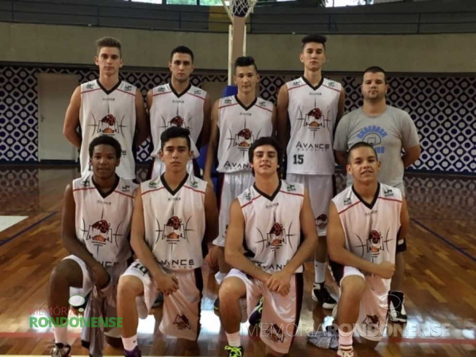 || Equipe de basquete Marechal Cândido Rondon/Colégio Rui Barbosa/Associação Rondonense de Basquete (Aroba) vice-campeã do Campeonato Paranaense de Basquetebol 2015 Sub-17.
Imagem: Acervo de AquiAgora.net - FOTO 12 -