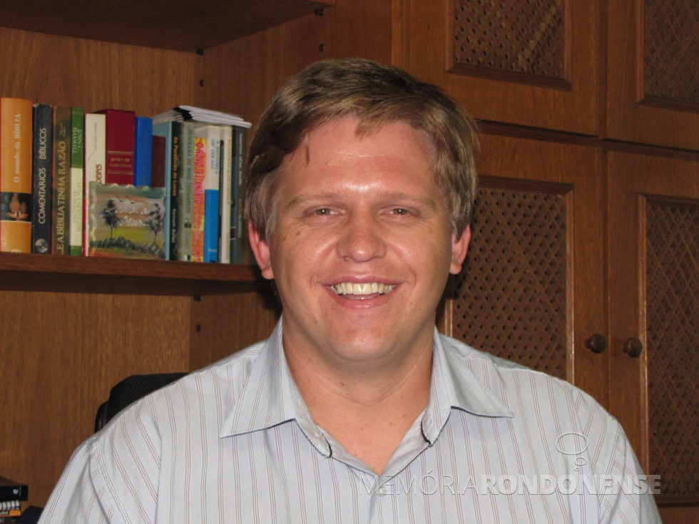 || Pastor Carlos Krache que assumiu a direção do Colégio Rui Barbosa e da FALURB, em janeiro de 2017. 
Imagem: Acervo horaluterana.files.wordpress.com - FOTO 21 -