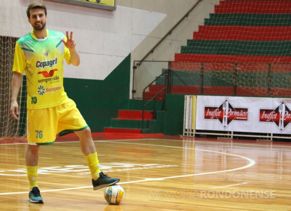 || Ala esquerda Thiago Bissoni, anunciado como novo contratado da Copagril Futsal, em 1º de agosto de 2016.
Imagem: Acervo Imprensa Copagril - FOTO 10 -