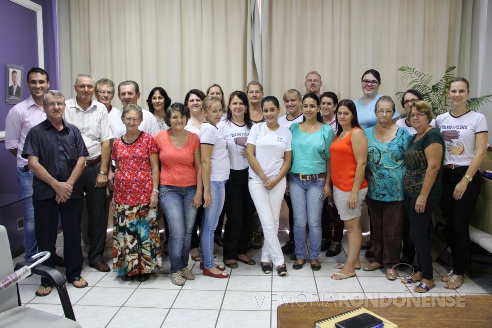 || Composição de novo Conselho Municipal de Saúde de Pato Bragado, que tomou posse em fevereiro de 2016. 

Imagem: Acervo PM - Pato Bragado
Crédito: Marili Besso - FOTO 11 - 