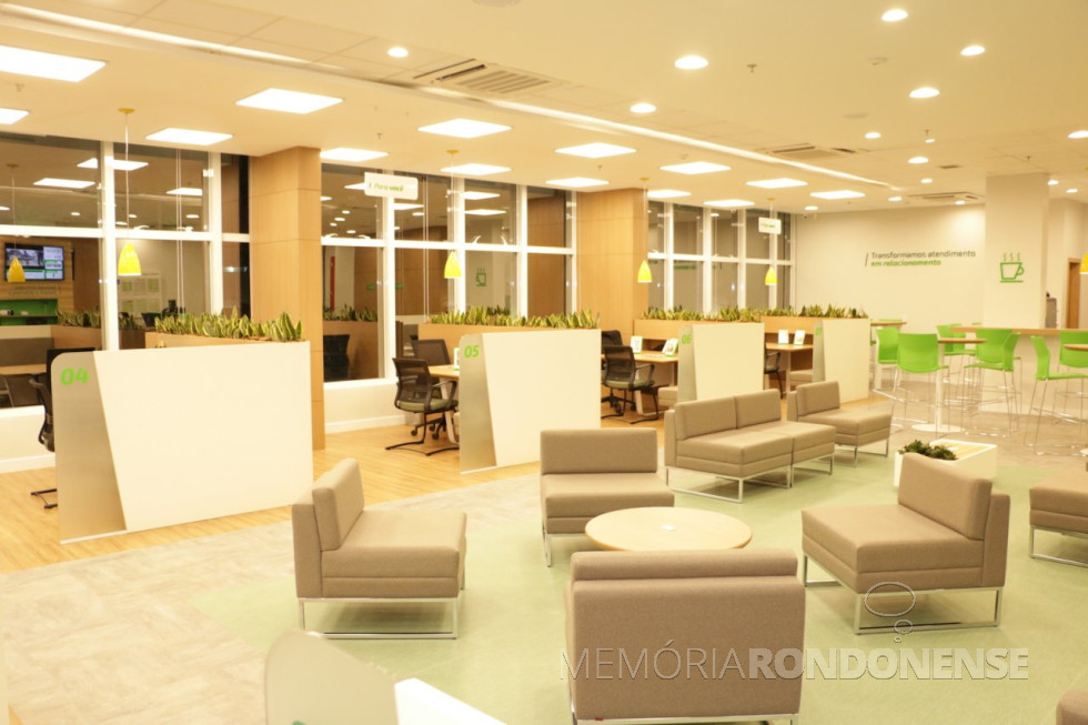 || Vista interna da 1ª agência do SICREDI, em Brasilia, DF.
Imagem: Acervo Sicredi - FOTO 15 -