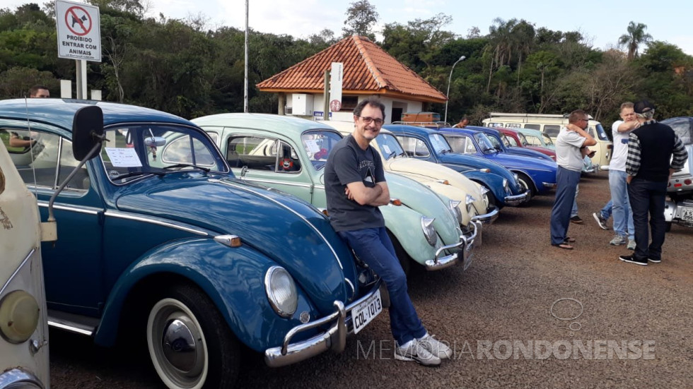 || Rondonense Gilson Scherer junto ao seu Fusca, o mais original, no evento comemorativo ao Dia Mundial do Fuscal, em Marechal Cândido Rondon, em junho de  2018. 
Imagem: Acervo pessoal - FOTO 24 -