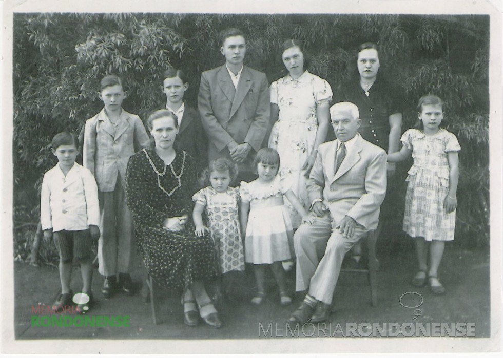 || Casal pioneiro João Albino Liell e Erna Anschau Liell (ambos em memória), que chegou a Quatro Pontes, em 13 de agosto de 1953,  com seus nove filhos.
Imagem: Acervo Darcila Luiza Haubert 