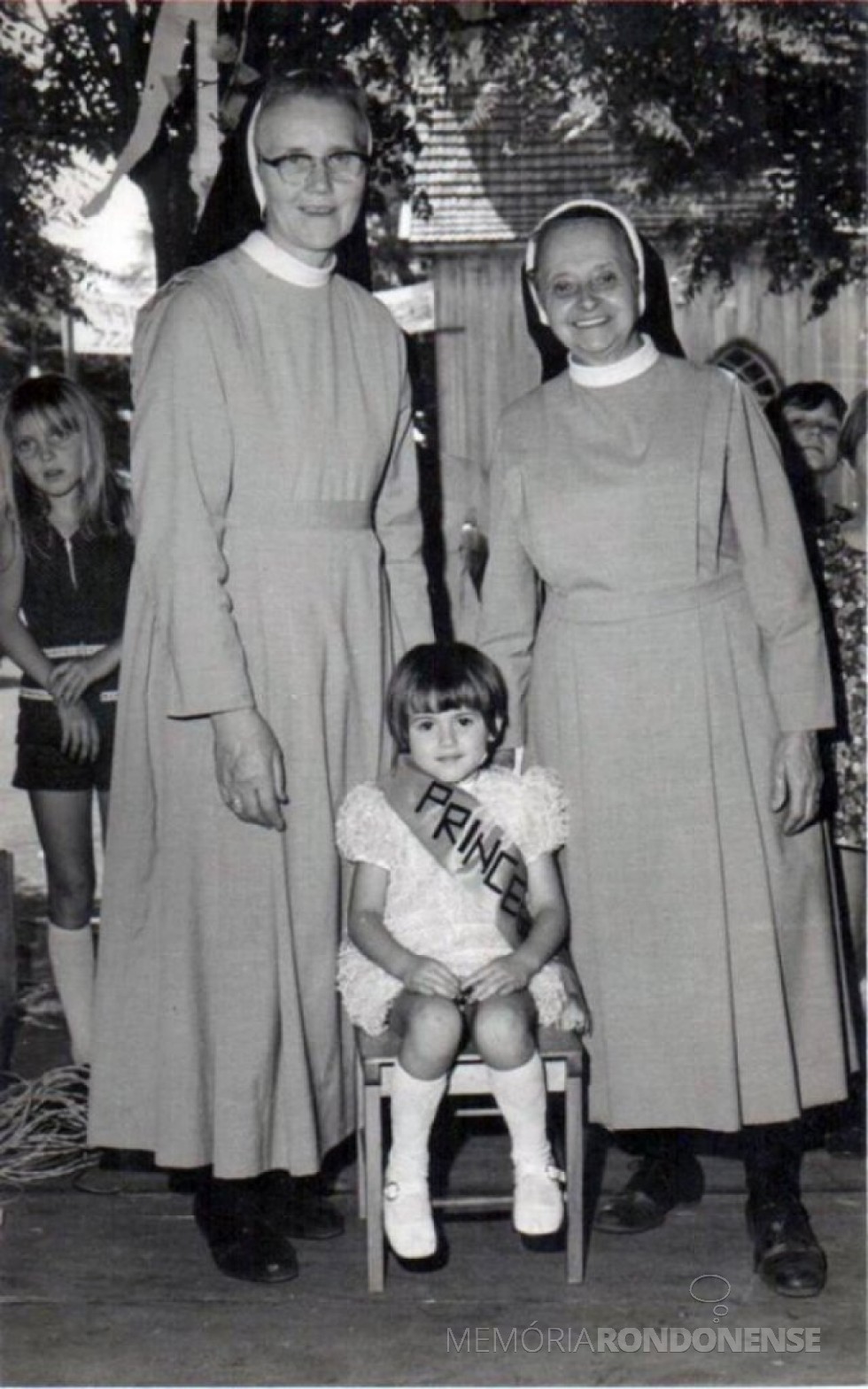 || As irmãs pioneiras Adelhard (e) e Maria Gertildes que chegaram em Marechal Cândido Rondon, em fevereiro de 1969. Imagem: Acervo Memória Rondonense - FOTO 8