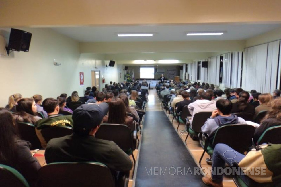 || Diretor-presidente da Copagril, sr. Ricardo Silvio Chapla, proferindo a palestra da abertura do 7º Congresso de Ciências Agrarias na Unioeste de Marechal Cândido Rondon, em junho de 2014.
Imagem: Acervo Unioeste-MCR - FOTO 16 -