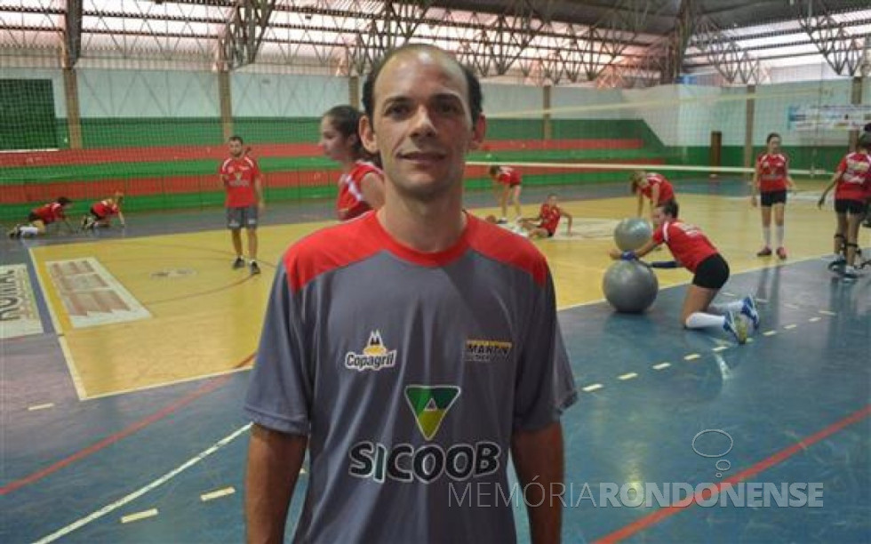 || Claudiomiro Vieira Santos (Miro), convocado para auxiliar técnico da Seleção Brasileira de Vôlei Sub 20, em abril de 2017.
Imagem: Acervo O Presente - Crédito: Joni Lang - FOTO 11 -