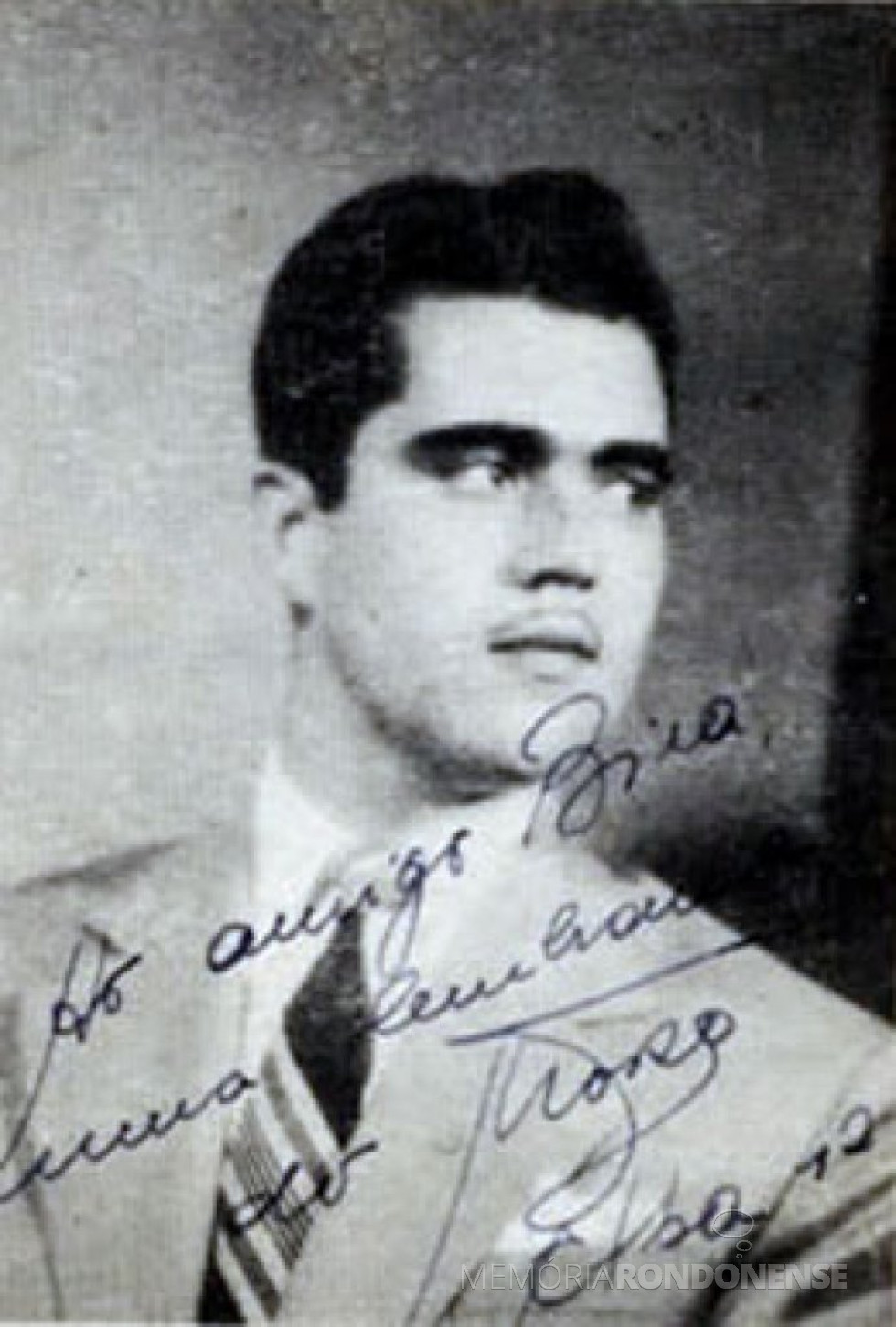 || Carlos Alberto Moro, secretário estadual de Educação e Cultura, que recebeu o primeiro título de cidadão honorário de Marechal Cândido Rondon, conforme o registro da Câmara Municipal, em abril de
Imagem: Acervo Memória Rondonense - FOTO 16 -