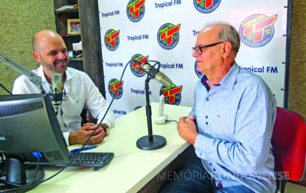 || Diego (e) e Afonso Francener, filho e pai, atuando juntos na Rádio Tropical FM, de Quatro Pontes.
Imagem: Acervo O Presente - FOTO 18 -