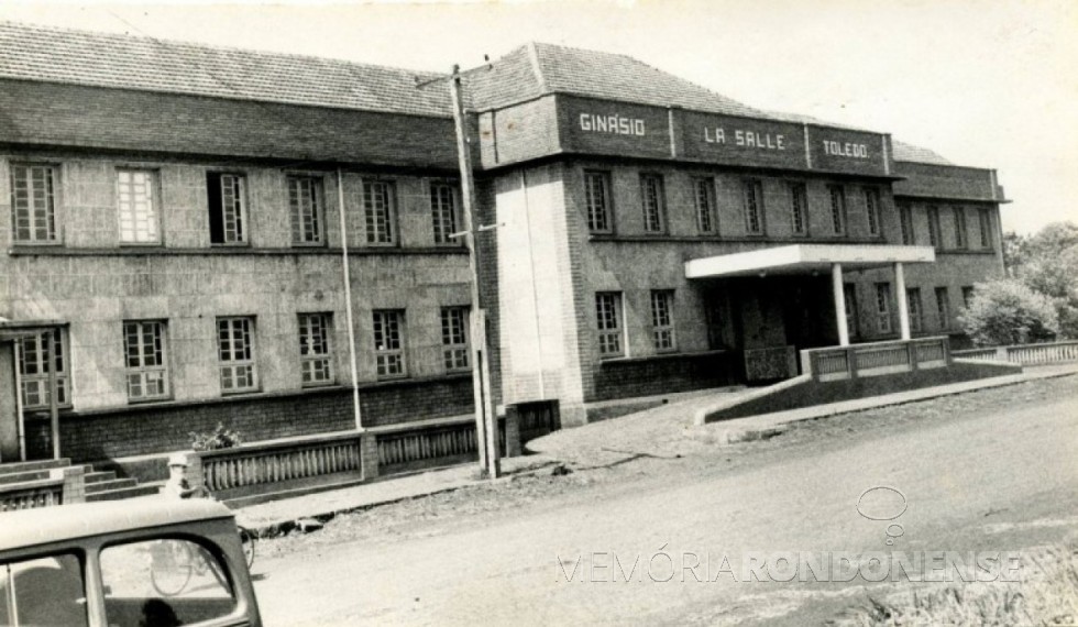 ||  Vista do Colégio La Salle, na cidade de Toledo, na década de 1960, onde estudaram muitos rondonenses. Imagem: Acervo Sérgio Campagnolo - Toledo – PR - FOTO 1 - 