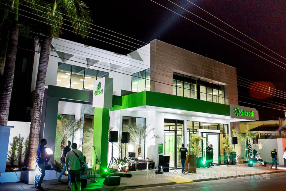 || Fachada externa da agência da Sicredi Aliança PR/SP, na cidade de Bebedouro, SP, inaugurada em junho de 2018.
Imagem: Acervo da Cooperativa - FOTO 13 -