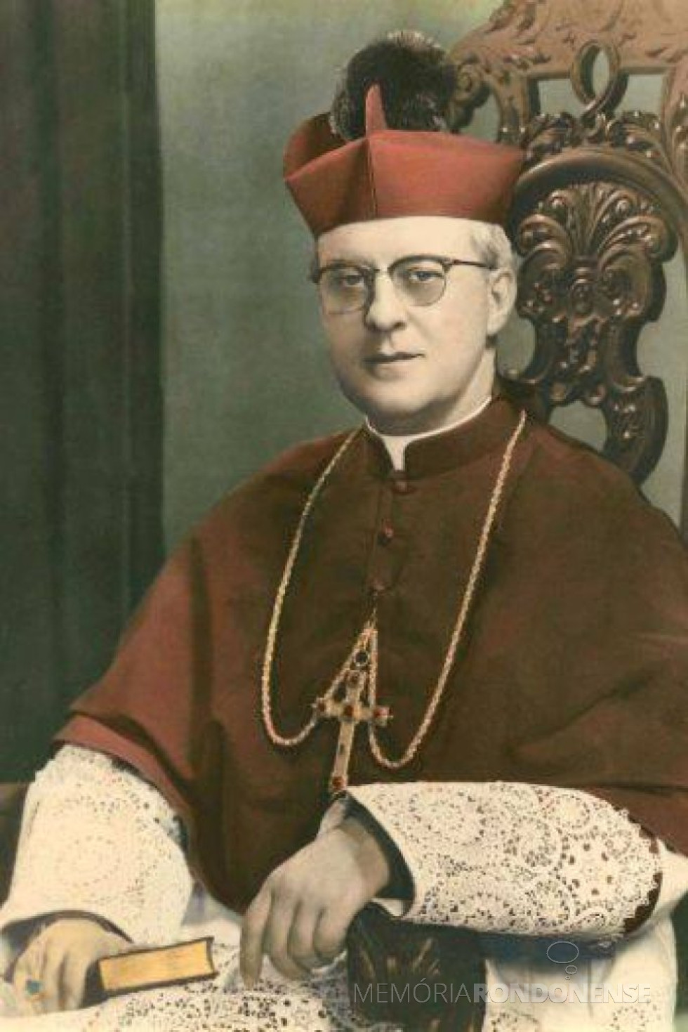 || Bispo de Paranaguá D. Bernardo Nolker que participou da inaguração da nova casa paroquial da Matriz Católica Nossa Senhora da Glória, de Quatro Pontes, em abril de 1970.
Imagem: Acervo Mitra Diocesana de Paranaguá - FOTO 45-