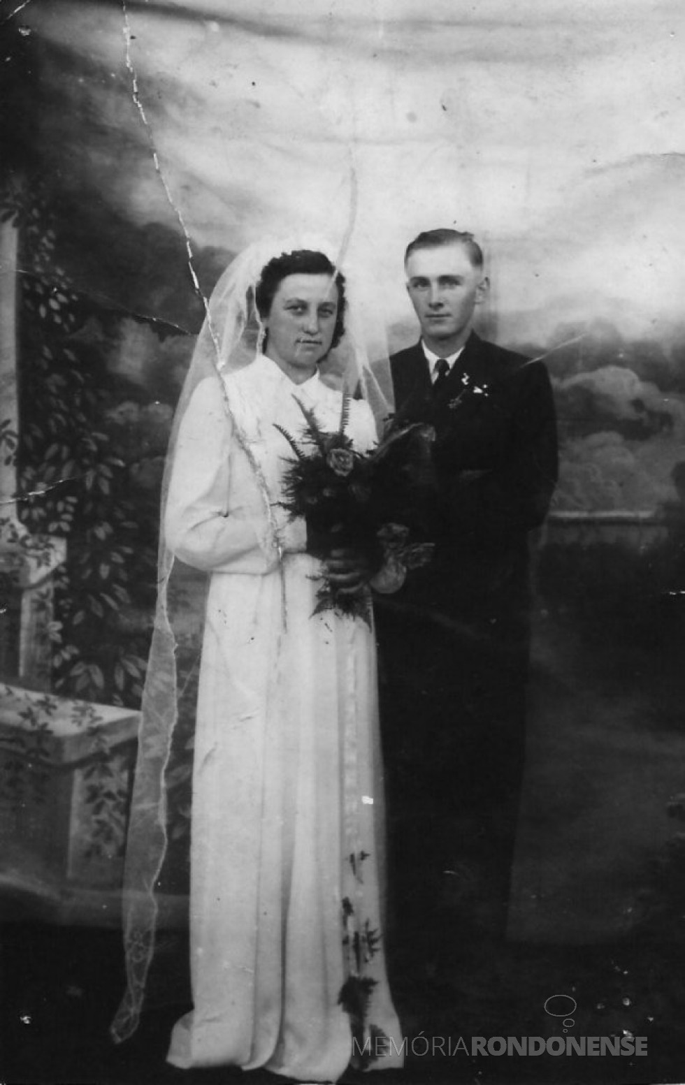 || Nair Klauk e Lauro Matias Weirich, jovens pioneiros rondonenses que se casaram em março de 1954.
Imagem: Acervo Nair Klauk - FOTO 3 -