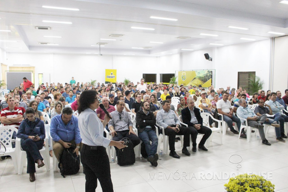 || Alocução da dra. Jane Lara Grosso no Seminário Anual de Produtores de Avez da Copagril, em agosto de 2018.
Imagem: Acervo Comunicação Copagril - Crédito: Carina Ribeiro - FOTO 21 -