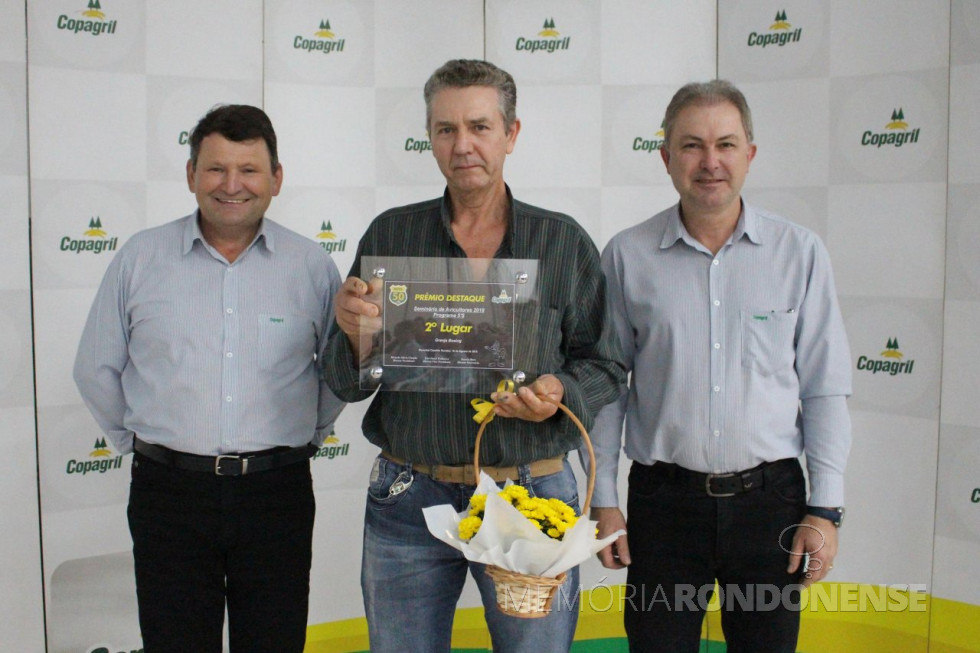 || Representante do Núcleo Boeing, do município de Mercedes, recebendo o prêmio de 2º lugar na categoria