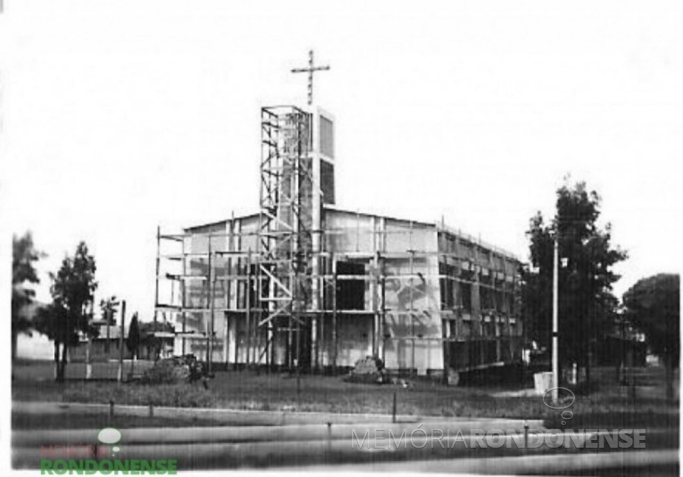|| Atual templo da Comunidade Cristo, em construção e inaugurado em 19 de novembro de 1975. 
Imagem: Acervo Família Seyboth - FOTO 13 - 