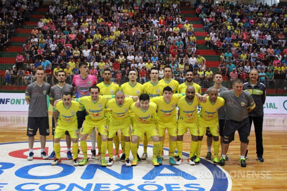 || Equipe da Copagril Futsal que venceu o Guarapuava 2 x1 e se classificou para as quartas de final da Liga Nacional de Futsal, em 15 de outubro de 2016. 
Imagem: Acervo Imprensa Copagril
Crédito da imagem: Carina Ribeiro - FOTO  11 -