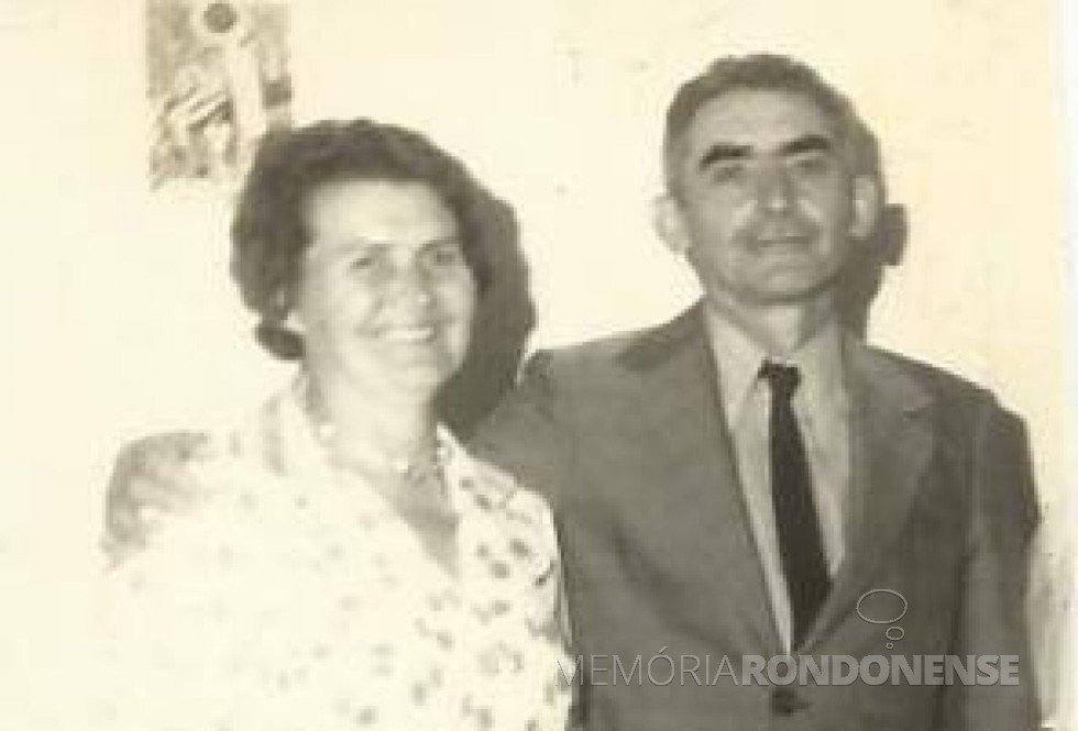 || Casal Hilda (nascida Rauber) e Leopoldo José  Witeck que se estabeleceu na Linha São Cristóvão, em setembro de 1952.
Imagem: Acervo Izoldi Witeck Rauber - FOTO 1- 