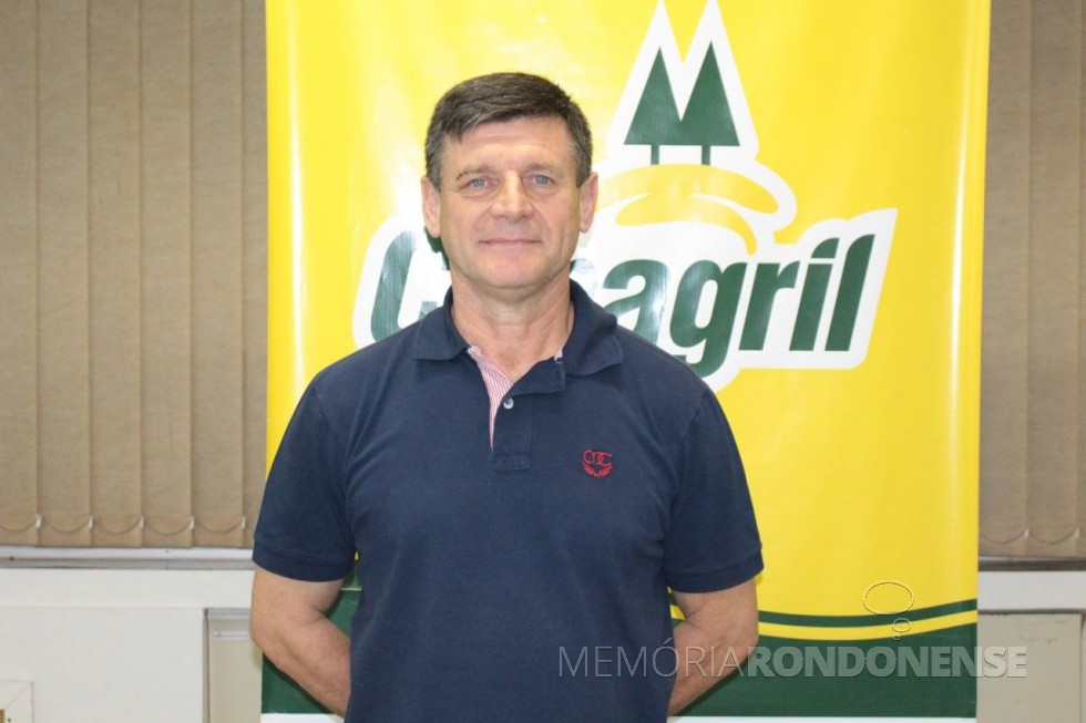 || Paulinho Sananduva, técnico da Copagril Futsal, em 2018, que deixou a equipe no final do ano citado.
Imagem: Acervo Copagril Futsal - FOTO 8 - 