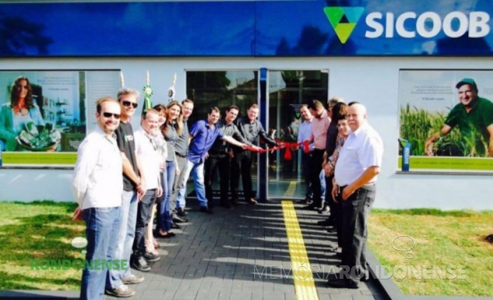 || Momento oficial de inauguração da nova sede da agência da SICOOB - Marechal Cândido Rondon na sede municipal de Quatro Pontes. Imagem: Acervo AquiAgora – FOTO 11 - 