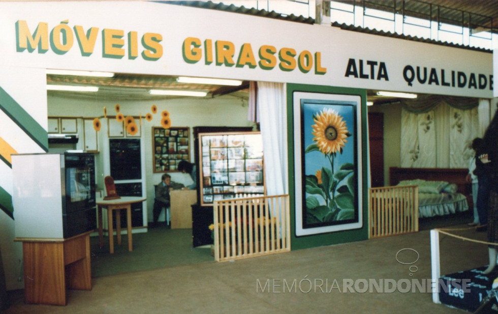 || Móveis Girassol com seu box numa das exposições do comércio e da indústria durante a Festa do Município de Marechal Cândido Rondon. 
Imagem: Acervo Brunilda (Priesnitz) Thessing - FOTO 8 -