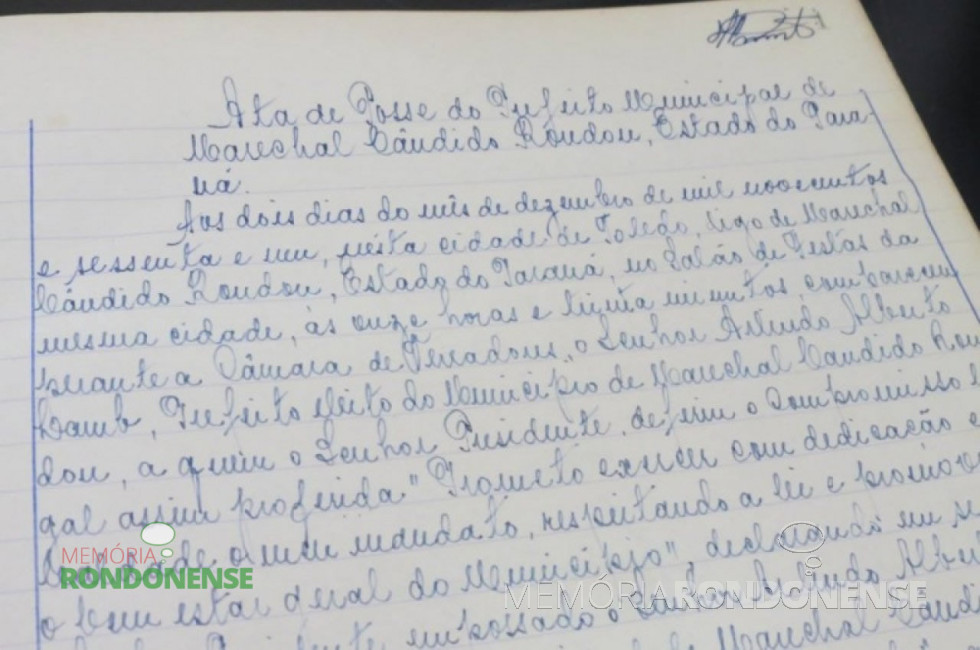 || Ata de posse de Arlindo Alberto Lamb como primeiro prefeito municipal eleito de Marechal Cândido Rondon.
Imagem: Acervo CM-MCR - FOTO 2 -