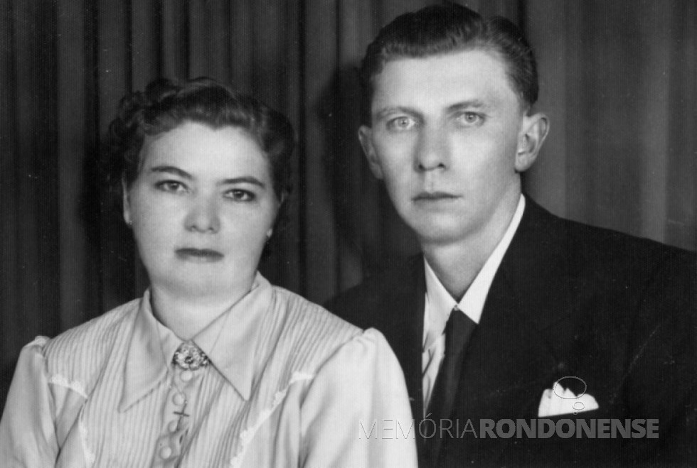 || Casal Ivona Gehlen e Henrique Afonso Sturm cujo casamento aconteceu em março de 1954. Imagem: Acervo Orlando e Rafael Sturm - FOTO 1 –