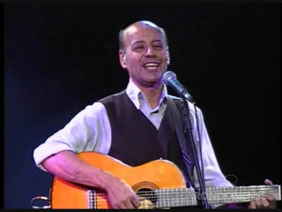 || Cantor Dante Ramón Ledesma que se apresentou em Marechal Cândido Rondon, no começo de dezembro de 2009.
Imagem: Acervo Memória Rondonense - FOTO 11 -