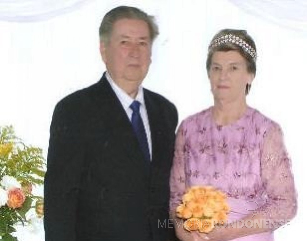 || Pioneiro Theobaldo Loffi, com a esposa Celita,  nas comemorações  de suas Bodas de Ouro.
Imagem: Acervo particular - FOTO 1 - 