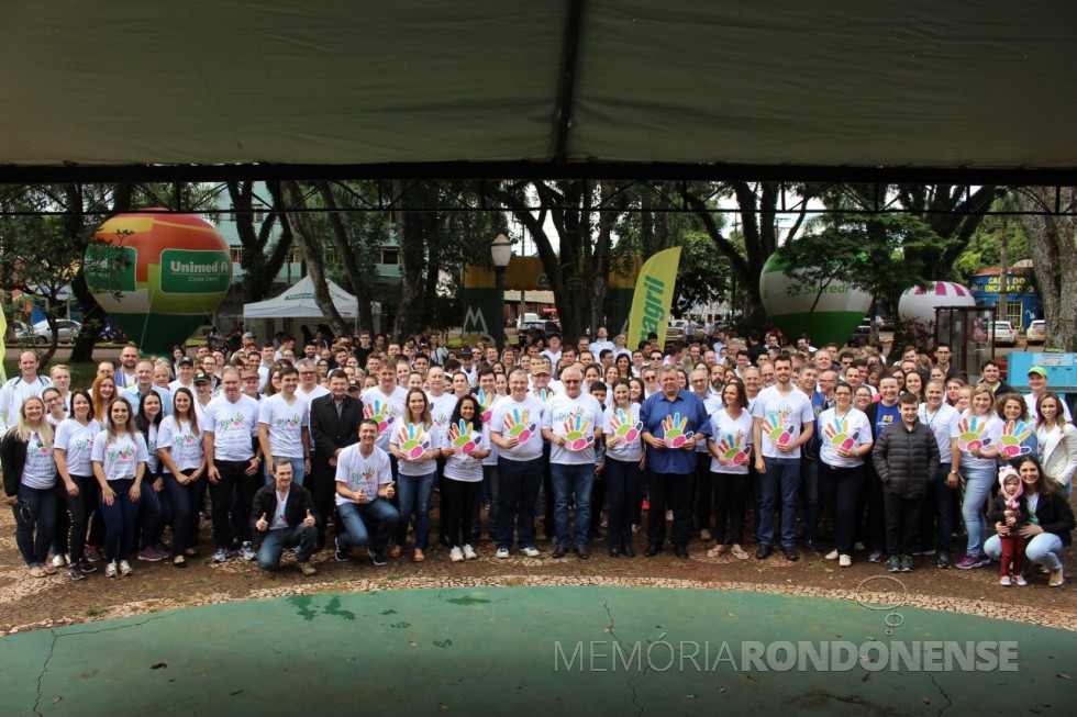 || Grupo de voluntários com dirigentes de cooperativas e entidades que desenvolveram a agenda programática do Dia C 2018, em Marechal Cândido Rondon. 
Imagem: Acervo Imprensa Copagril - FOTO 11 - 