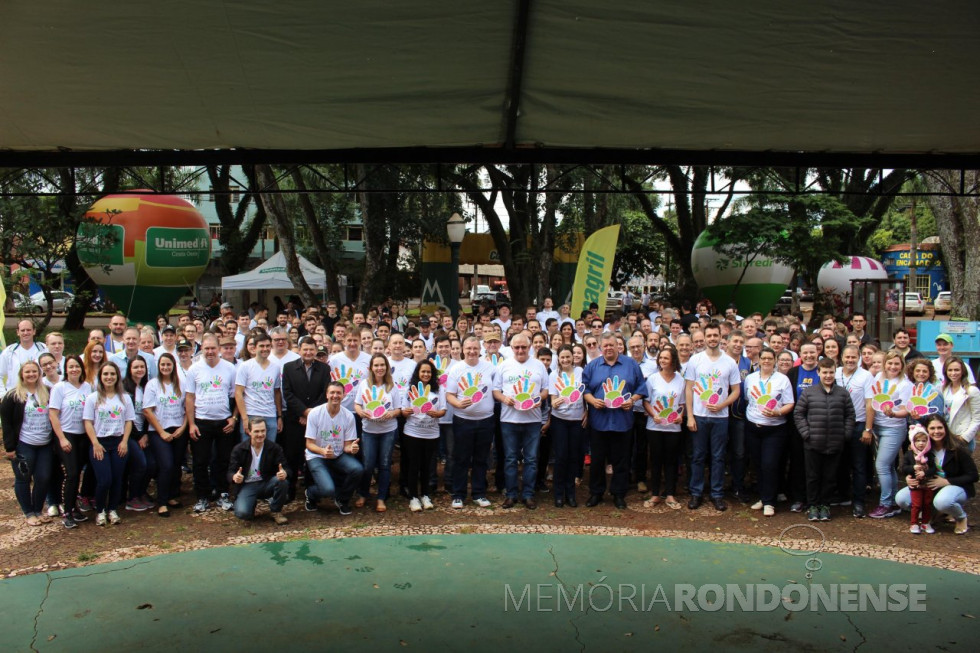 || Grupo de voluntários com dirigentes de cooperativas e entidades que desenvolveram a agenda programática do Dia C 2018, em Marechal Cândido Rondon. 
Imagem: Acervo Imprensa Copagril - FOTO 19 -