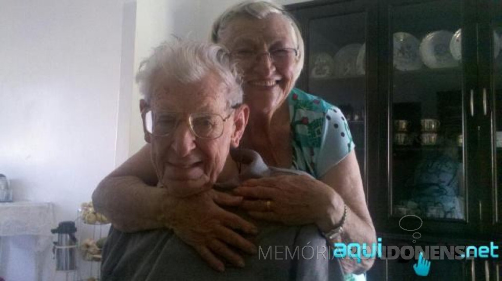 || Casal Alberto  e Orminda Arendt Rusch, 
ele falecido em maio de 2013 aos 92 anos. 
Imagem: Acervo AquiAgora.net - FOTO 2 - 