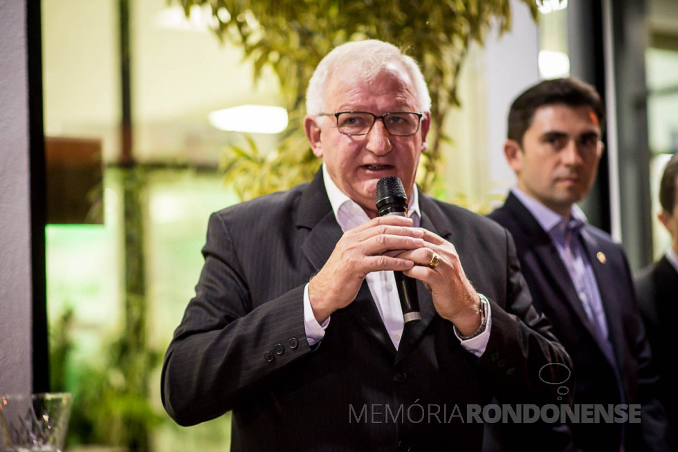 || Adolfo Rudolfo Freitag, presidente do Conselho de Administração da Sicredi Aliança PR/SP, em seu discurso na inauguração da agência em Bebedouro (SP). 
Imagem: Acervo da Cooperativa - FOTO 11 - 