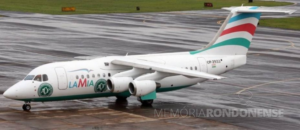 || Avião da LaMia adesivado com o símbolo da Associação Chapecoense de Futebol . 
Imagem: Acervo Veja-Abril.com - FOTO 21 -