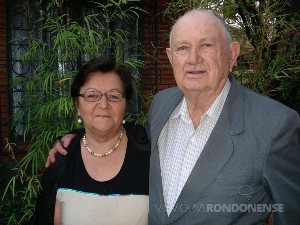 || Pioneiro rondonense Arno Adolfo Henn com a esposa Seli, ele falecido em março de 2018.
Imagem: Acervo Andrea Henn - FOTO 14 - 