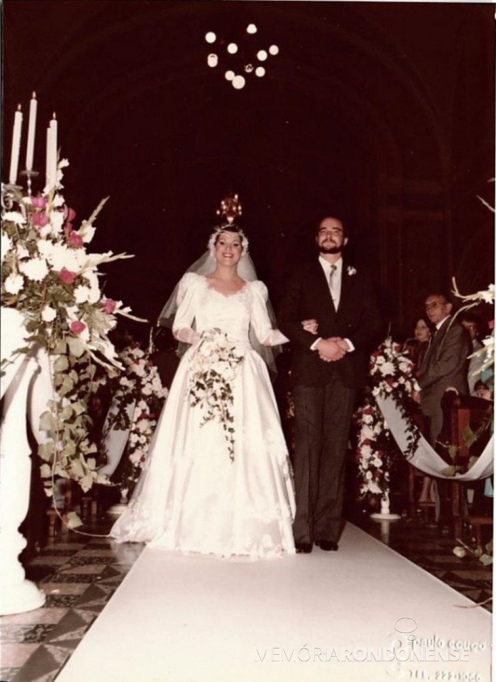 || Noivos Letizia Santi e Albert Lamb que casaram em setembro de 1984, em Curitiba.
Imagem: Acervo do casal - FOTO 13 - 