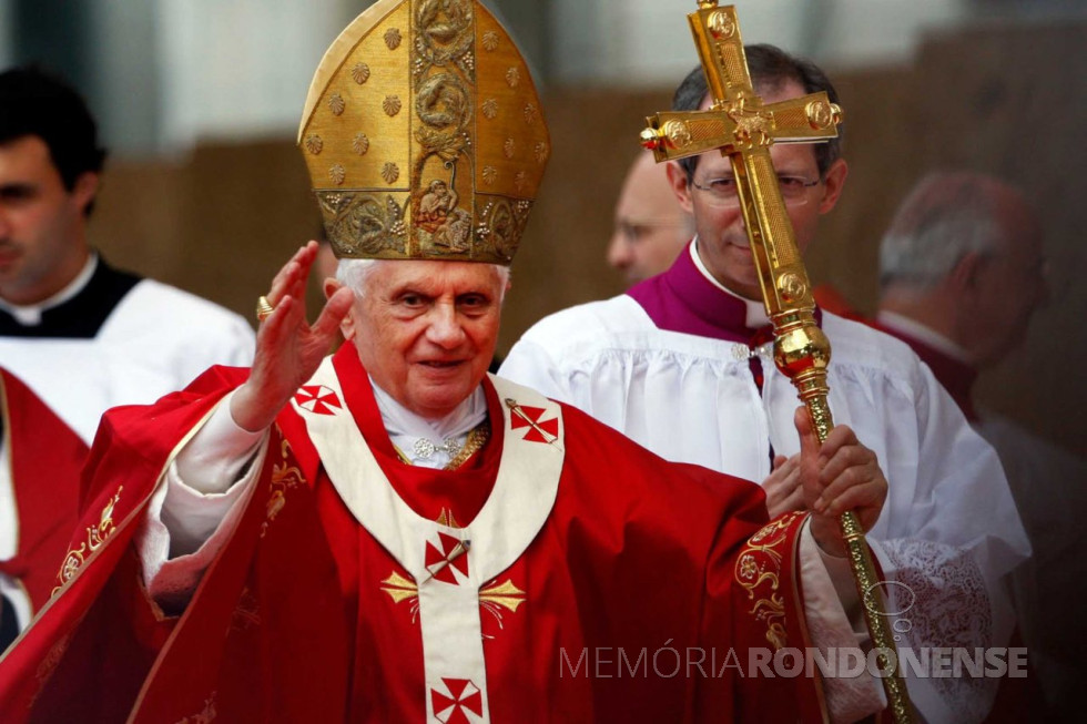 || Papa Bento XVI eleito ao cargo em 19 de abril de 2005. 
Imagem: Acervo religiao.culturamix - FOTO 20 -