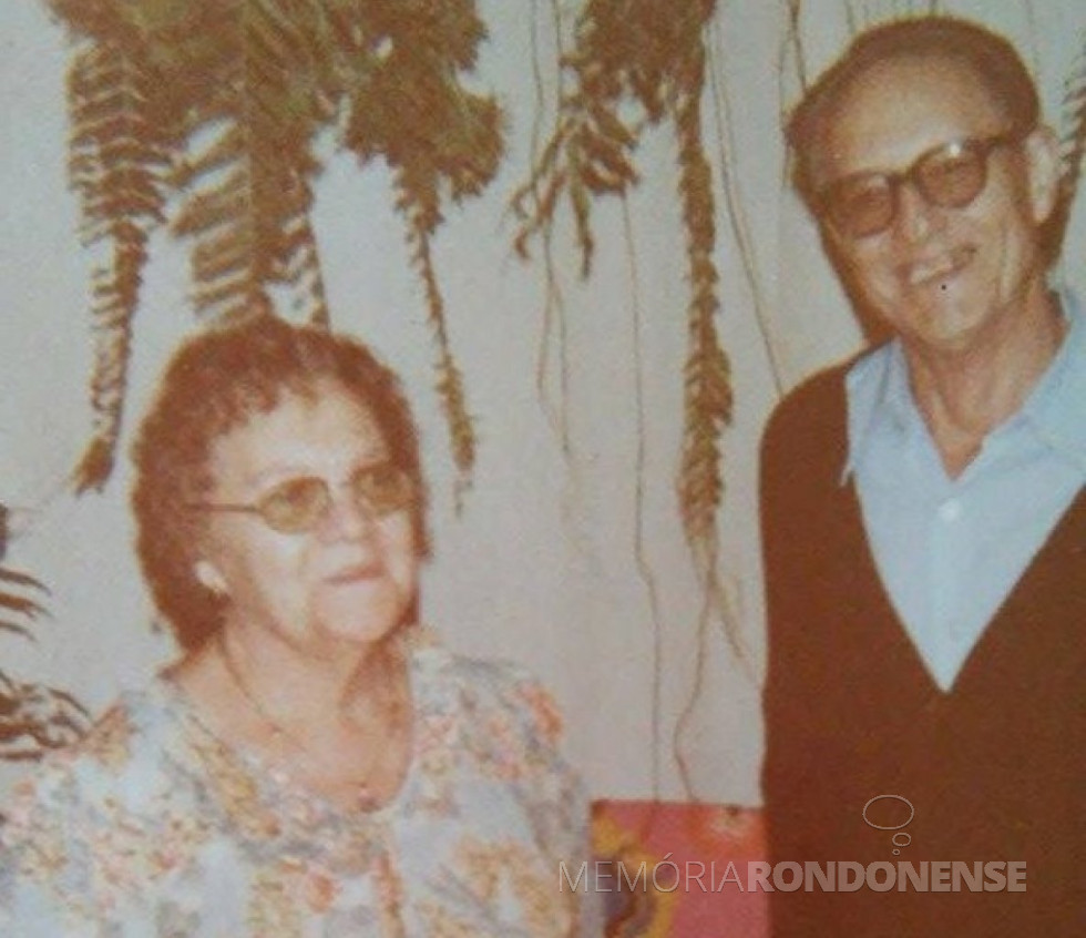|| Pioneira Alzira (nascida Diemer) Saatkamp com o esposo João, ela falecida em maio de 1983. 
Imagem: Acervo Romeu e Venilda Saatkamp - FOTO 10 -