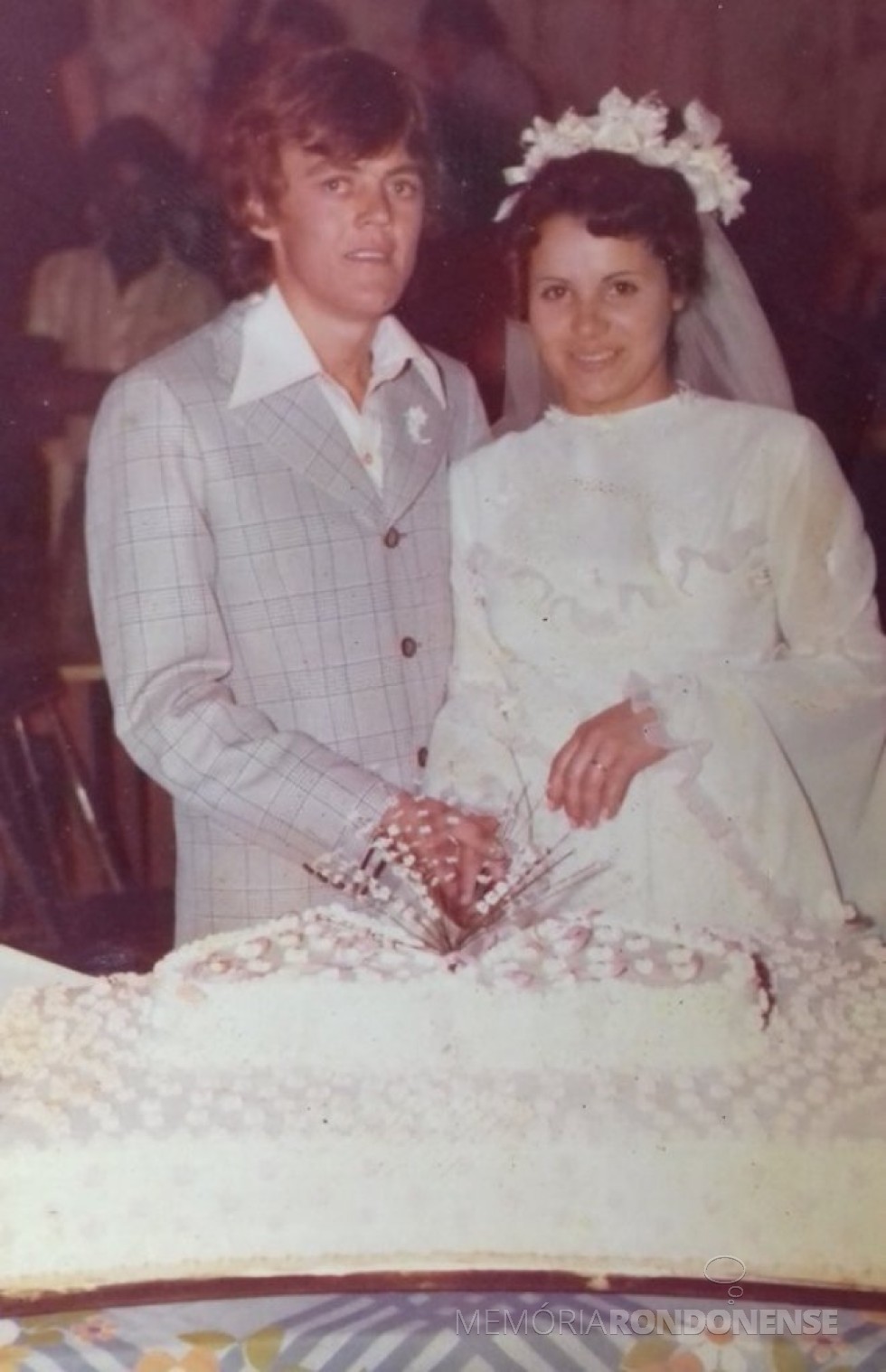 || Jovens rondonenses Maria Salete Minatti e Milton Schroeder que se casaram em  julho de 1977. 
Imagem: Acervo do casal - FOTO 8 - 