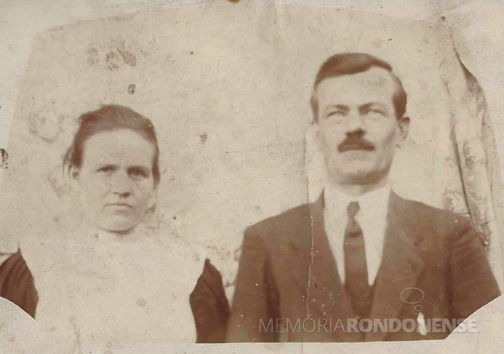 || Pioneiro Roberto Graff e esposa Alwine Thielmann, ele nascido em outubro de 1886.
Imagem: Acervo Vilton Graff - FOTO 1 _