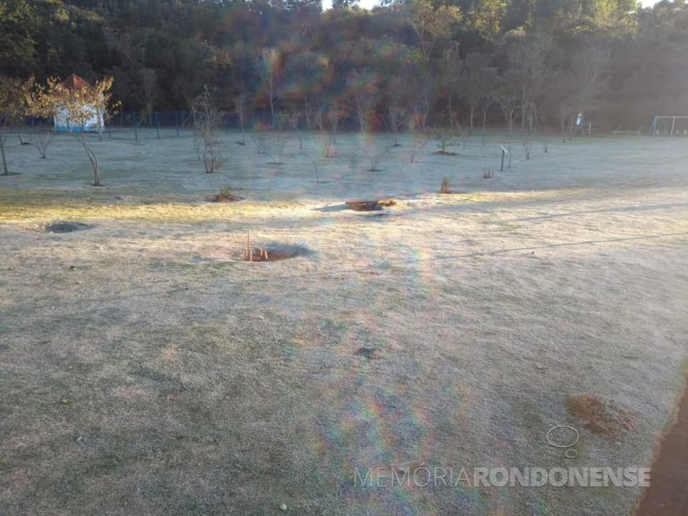 || Outro flagrante da geada em Marechal Cândido Rondon, no Parque  de Lazer, em 06 de julho de 2019.
Imagem: Acervo PM-MCR - FOTO 12 - 