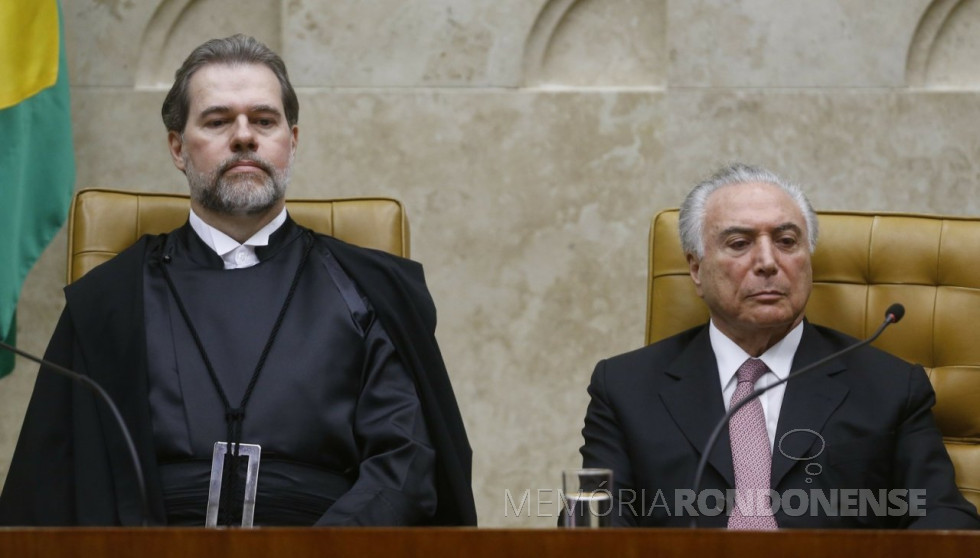 || Ministro José Antonio Dias Toffoli (e), ao lado do Presidente da República, Michel Temer, no dia de sua posse na presidência do Supremo Tribunal Federal (STF), em setembro de 2018.
Imagem: Acervo G1.Globo - Crédito: Foto: Dida Sampaio/Estadão Conteúdo - FOTO 12 -